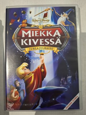 Miekka kivessä DVD