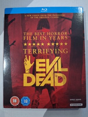 Evil Dead (2013) Blu ray (slipcover)