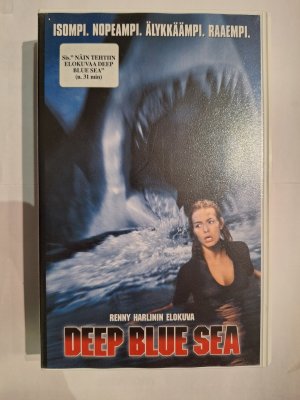 Deep Blue Sea VHS