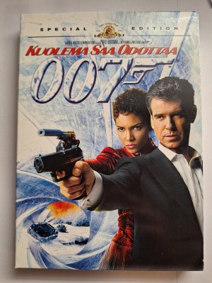 007 kuolema saa odottaa DVD
